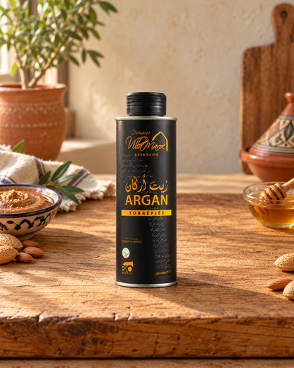 زيت الأركان المحمّص للطبخ 250 مل على لوح خشبي مع الأملو واللوز والعسل