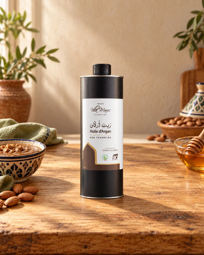 زيت الأركان الطبيعي للطبخ 1 لتر على لوح خشبي مع الأملو واللوز والعسل